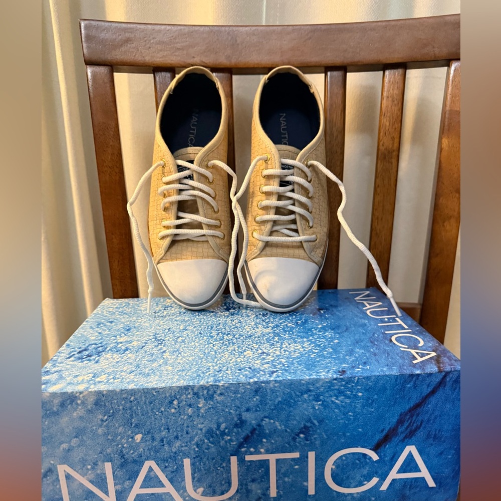 Nautica Women’s Size 5 Sneakers